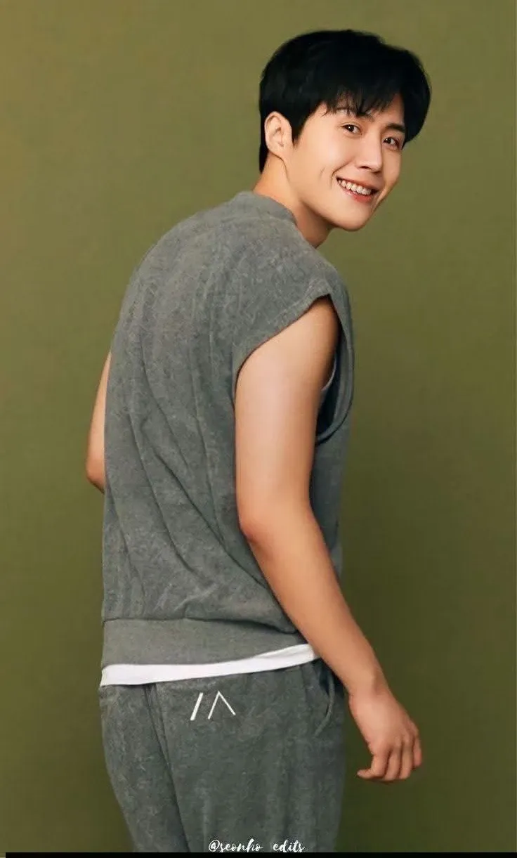 Behind-the-scenes cut of Kim Seonho