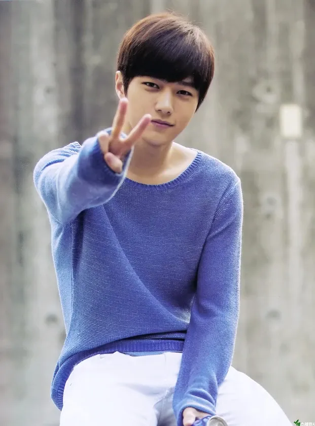 Recent activity shot of Kim Myungsoo (L)