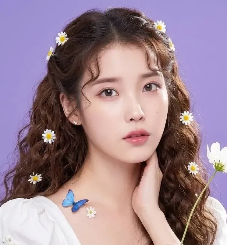 Foto kegiatan terbaru dari IU