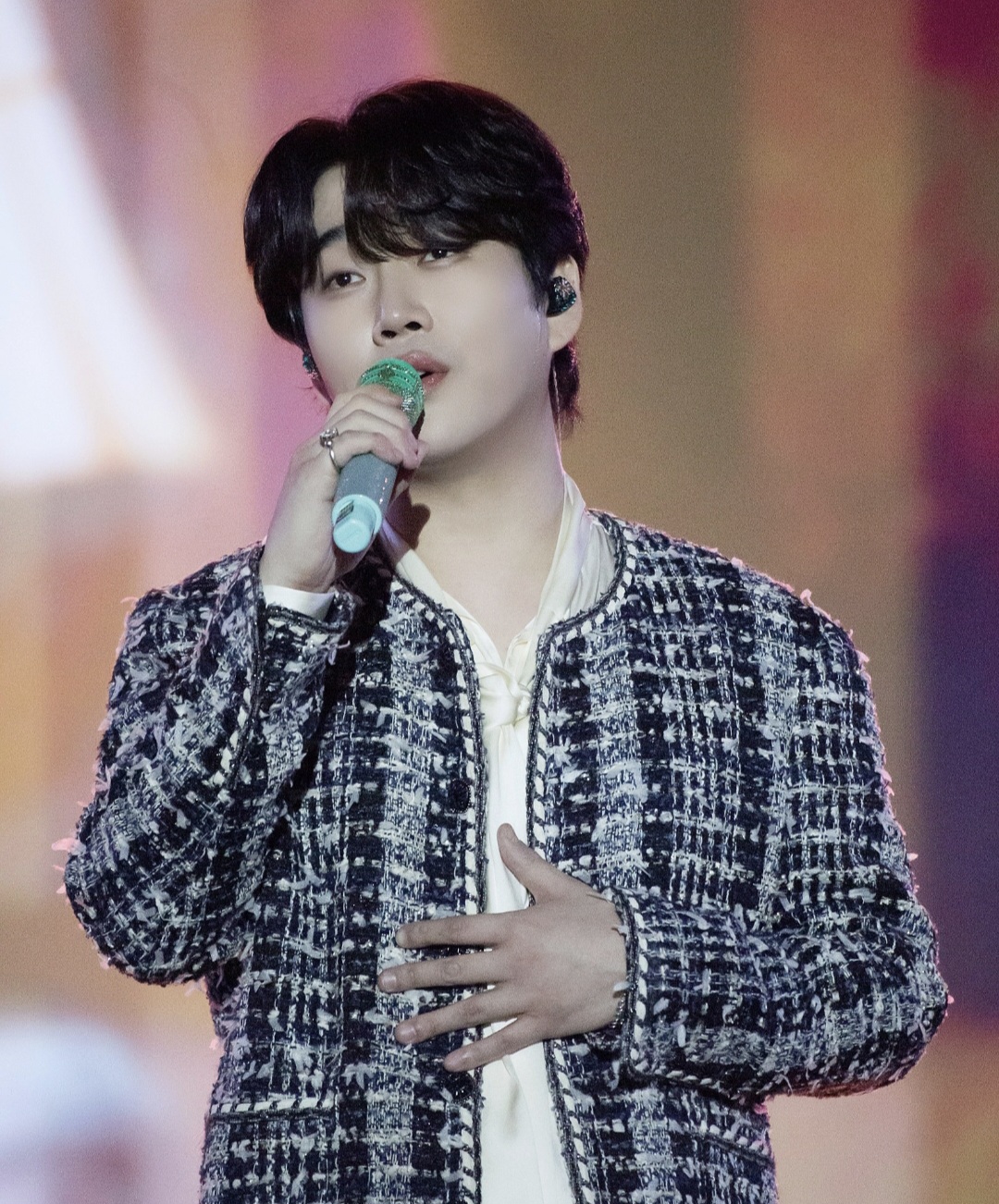 Behind-the-scenes cut of Hwang Youngwoong