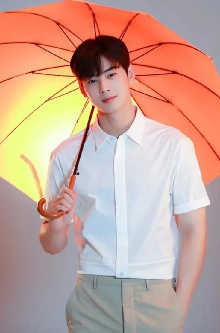 Latest photo of Cha Eunwoo