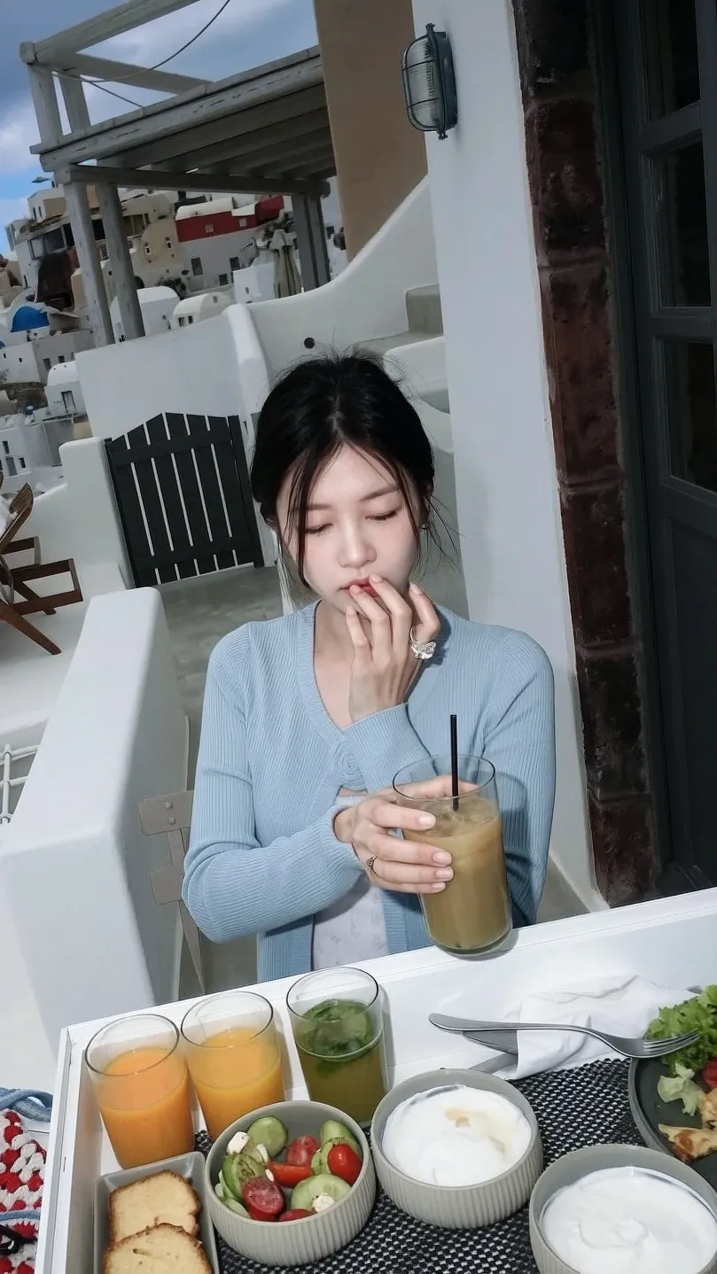 Emotional wallpaper shared by fans for Jung Somin