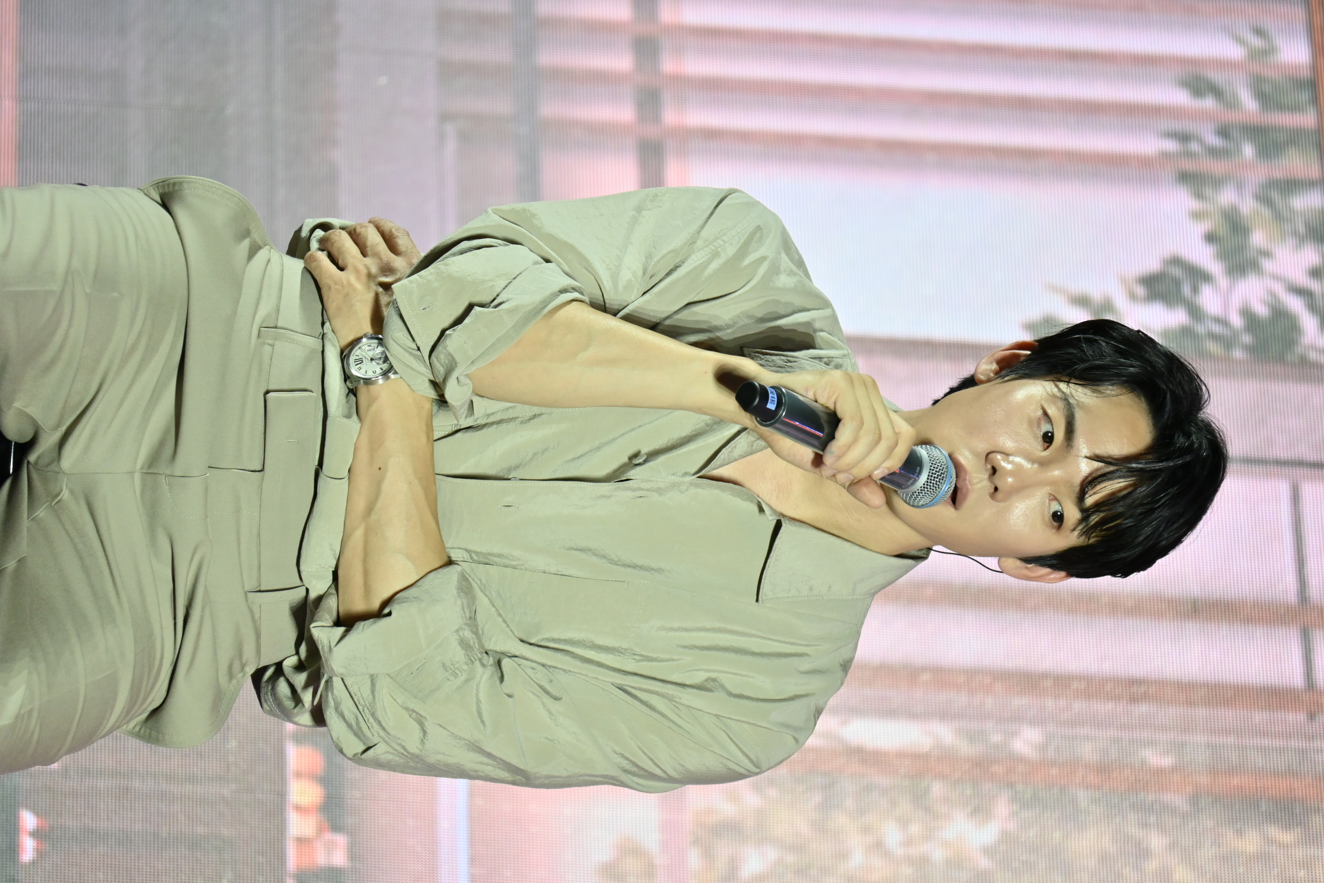 A moment captured by a fan of Yoo Yeonseok
