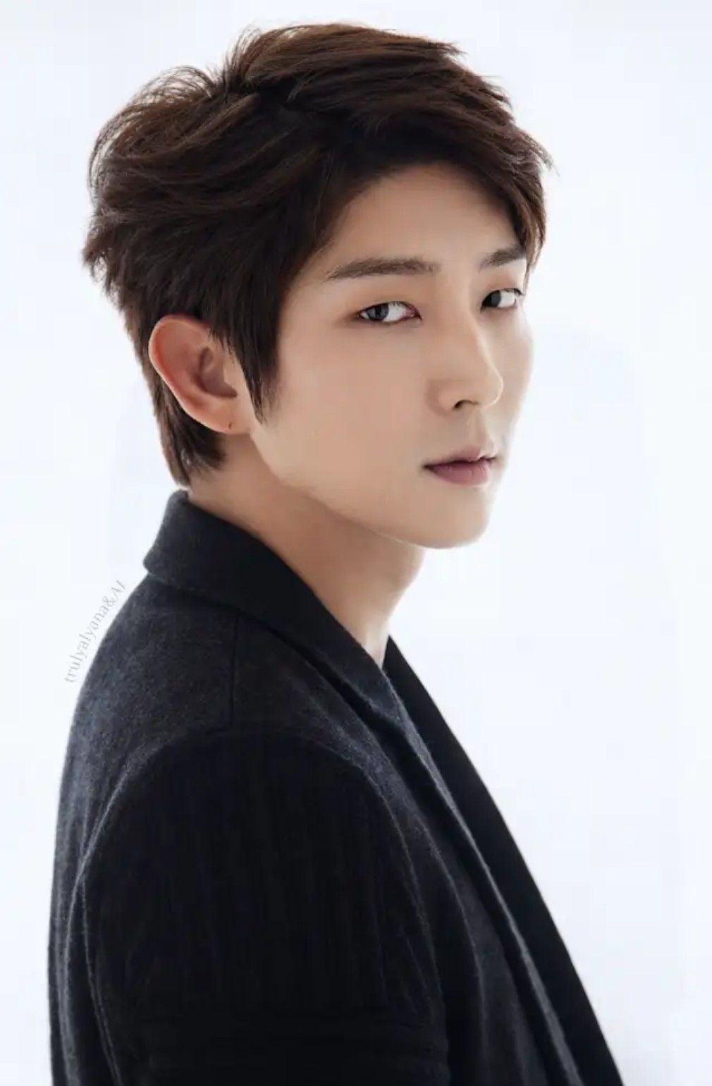 Behind-the-scenes cut of Lee Joongi