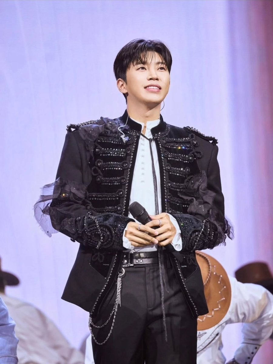 Behind-the-scenes cut of Lim Youngwoong