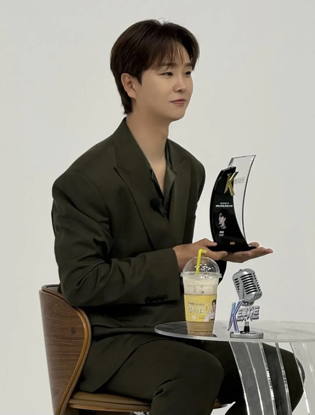 A moment captured by a fan of Song Minjun