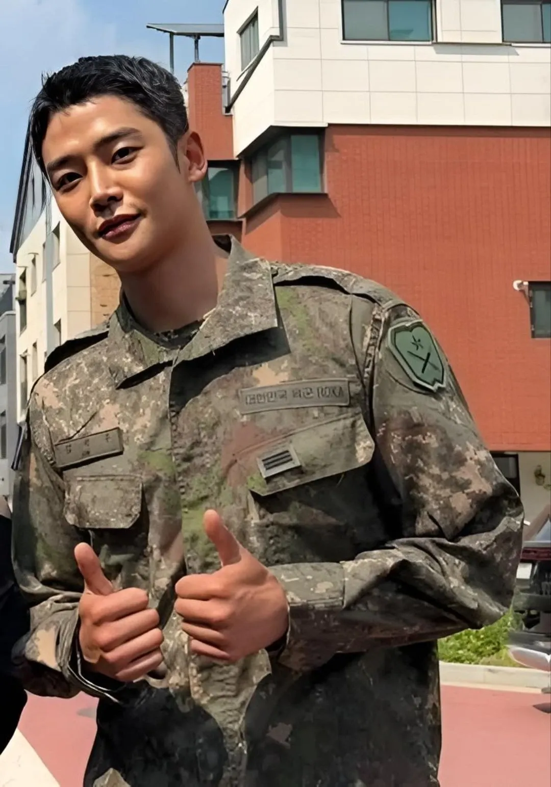 Cuplikan di balik layar dari Rowoon