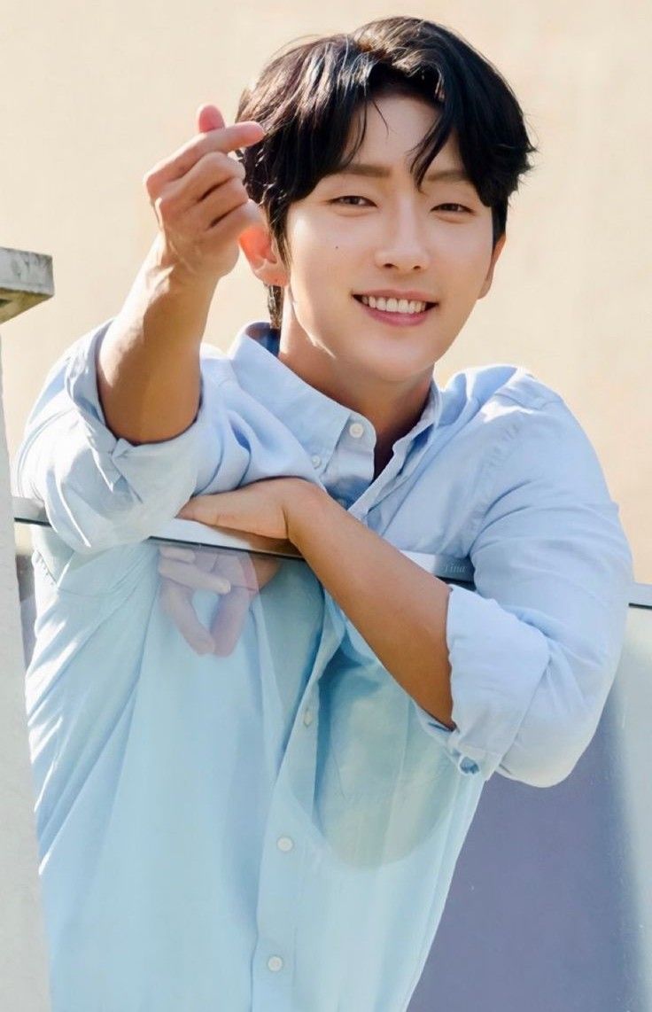 Latest photo of Lee Joongi