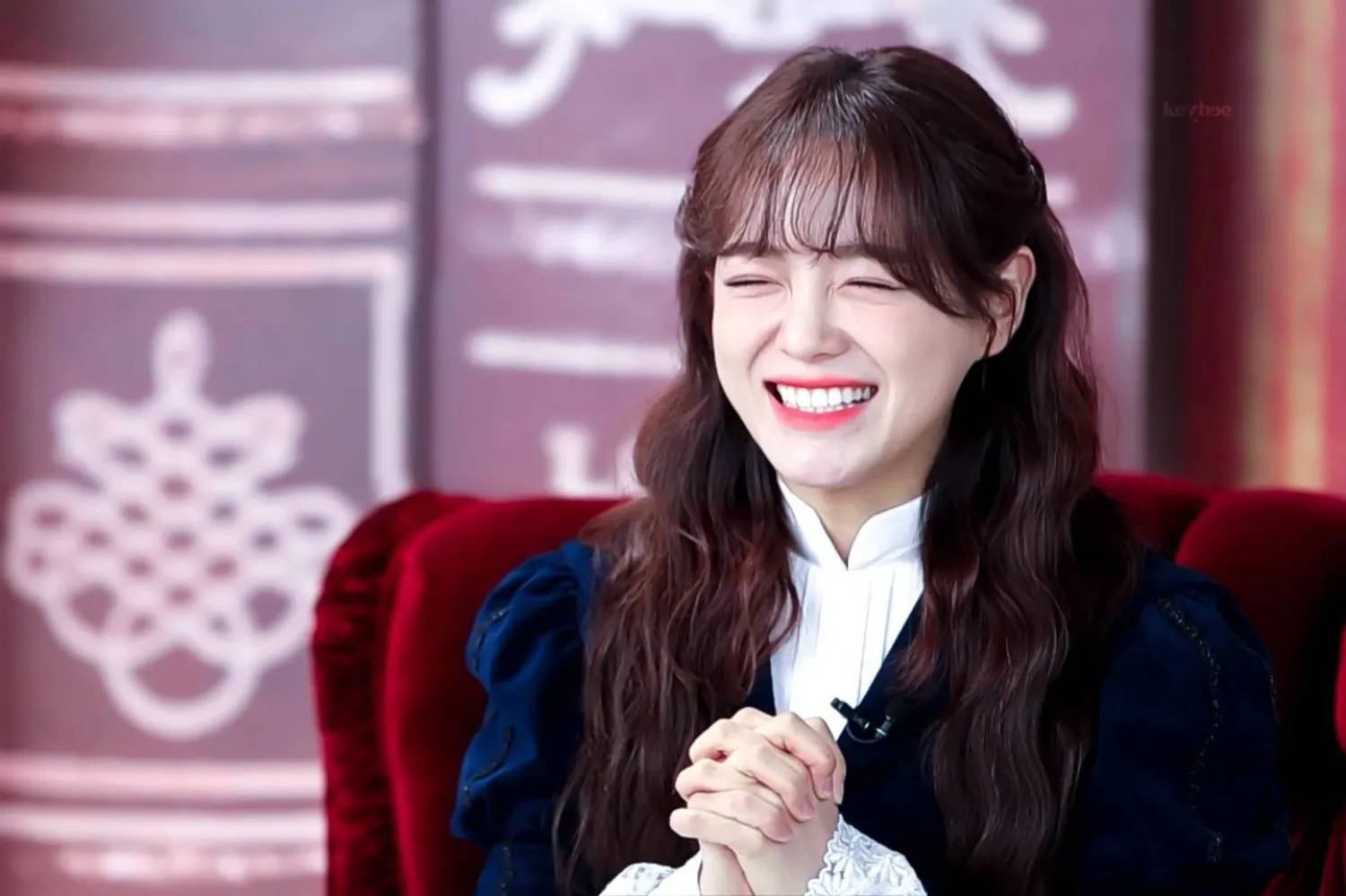 Behind-the-scenes cut of Kim Sejeong
