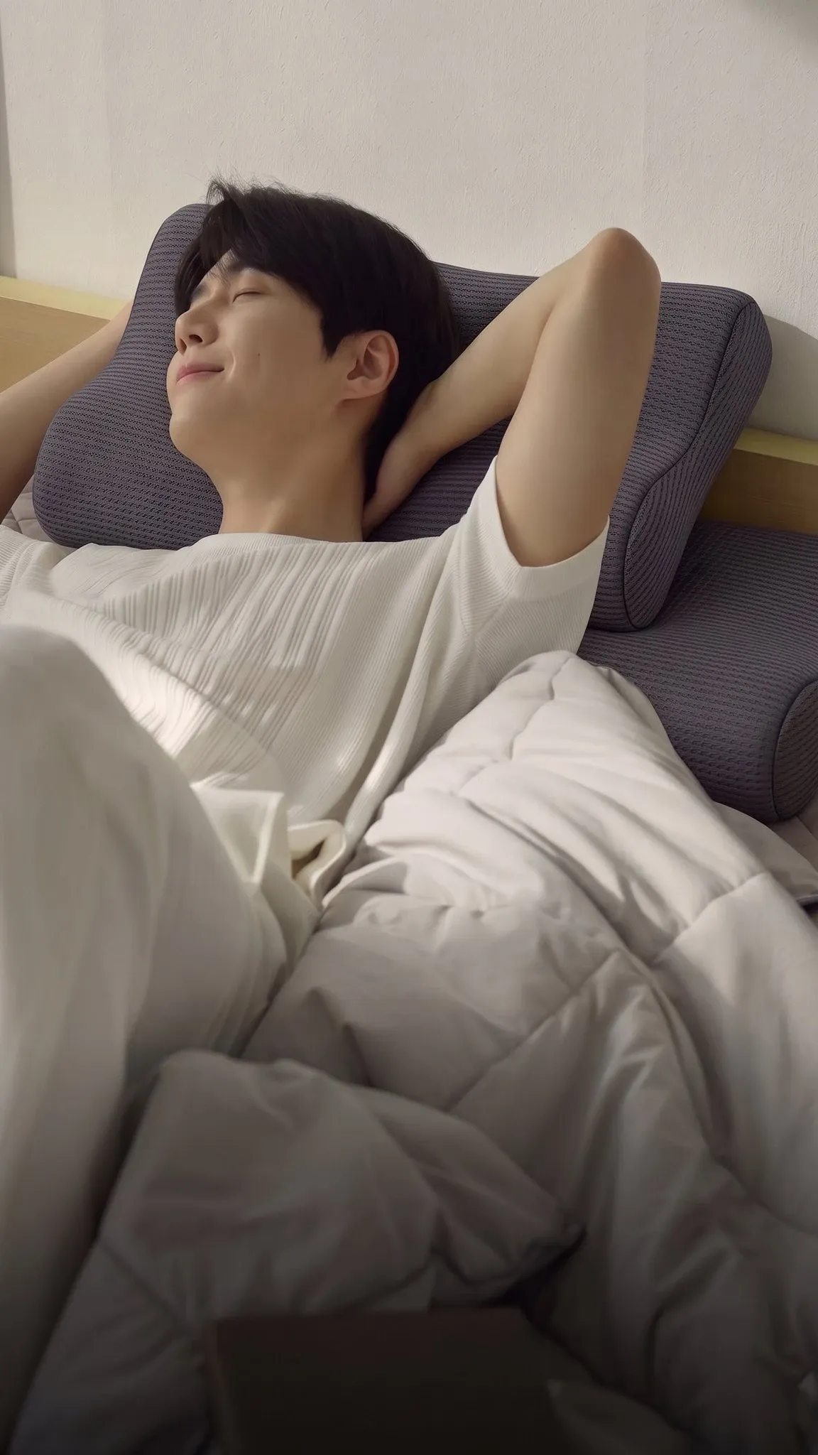 Behind-the-scenes cut of Kim Seonho