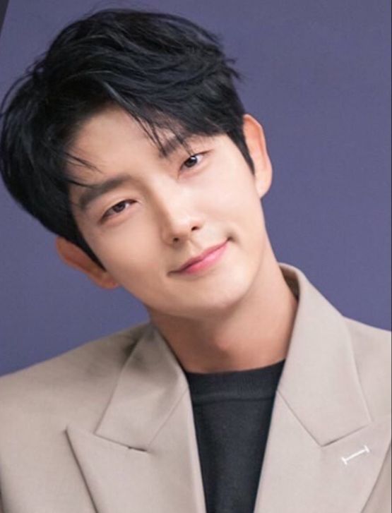 A moment captured by a fan of Lee Joongi