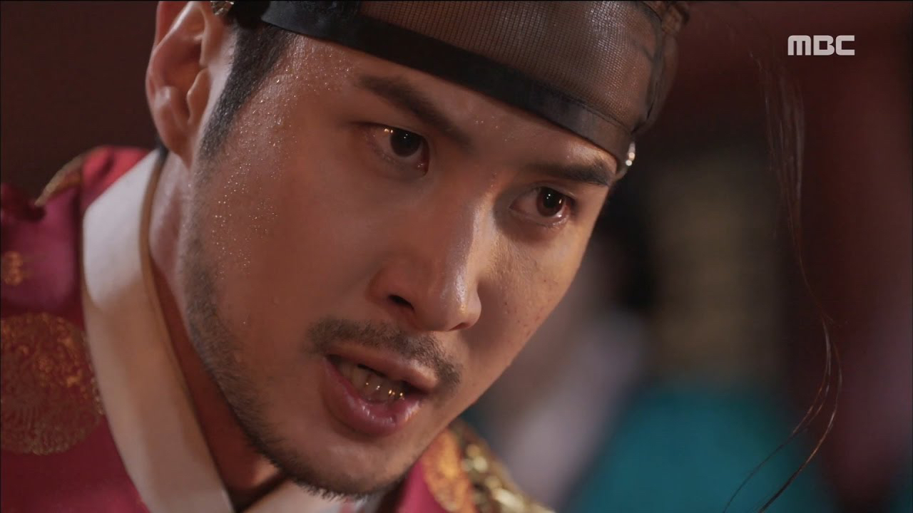 A moment captured by a fan of Yoon Kyunsang