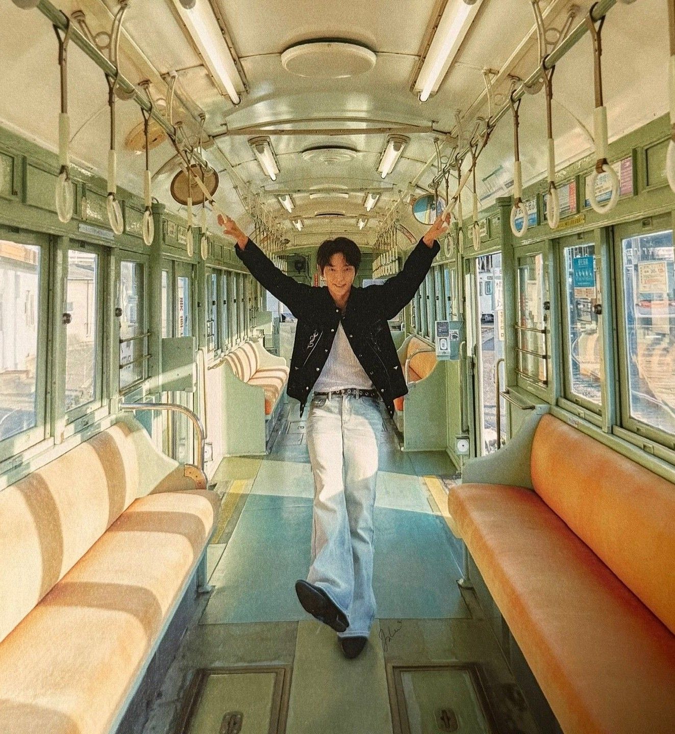 Behind-the-scenes cut of Lee Joongi