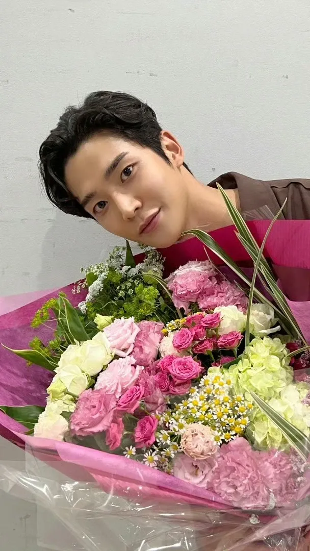 Cuplikan di balik layar dari Rowoon