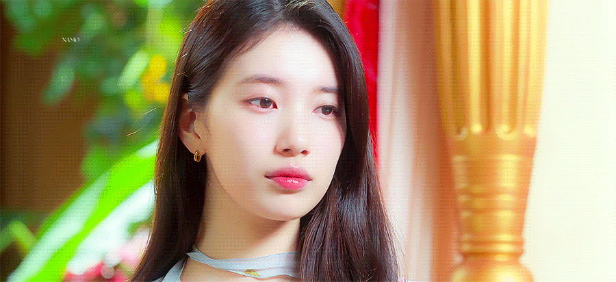 A moment captured by a fan of Bae Suzy