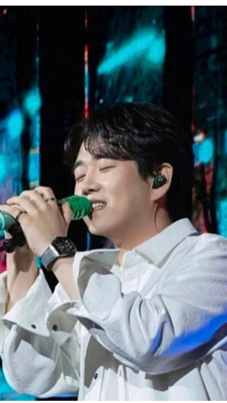 Emotional wallpaper shared by fans for Hwang Youngwoong