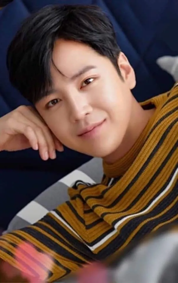 Recent activity shot of Jang Geunsuk