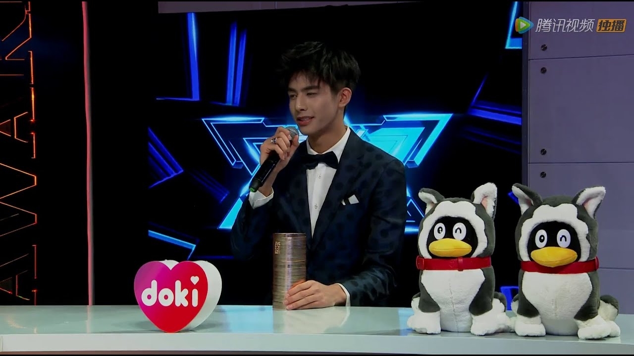 Behind-the-scenes cut of Song WeiLong