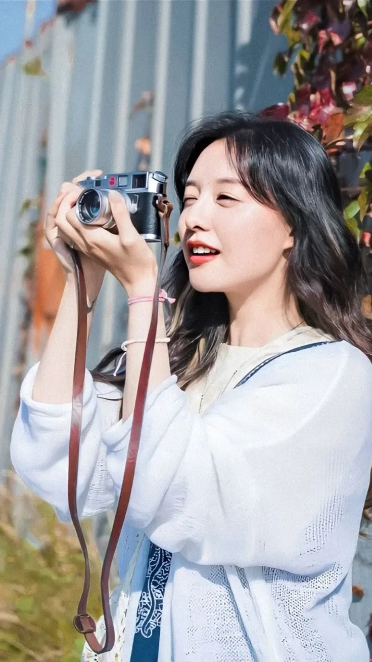 Special wallpaper made by Kim Jiwon's fans