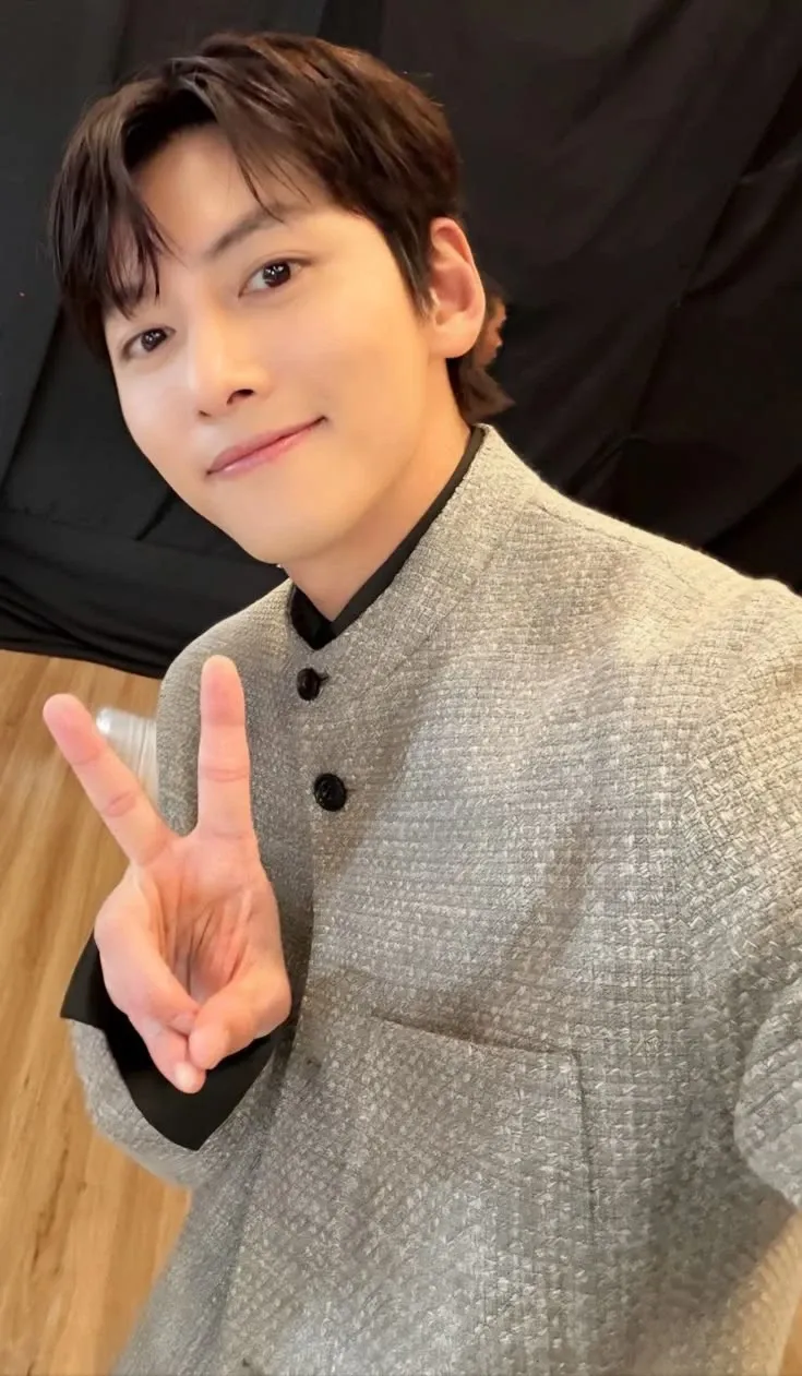 A moment captured by a fan of Ji Changwook