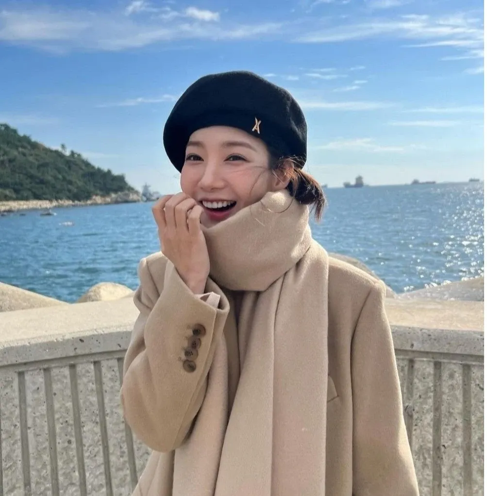 Behind-the-scenes cut of Park Minyoung