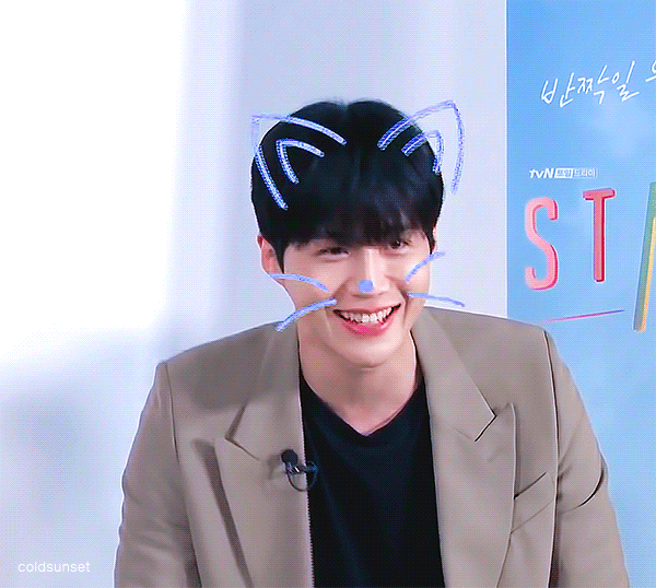 粉丝拍下的金宣虎瞬间