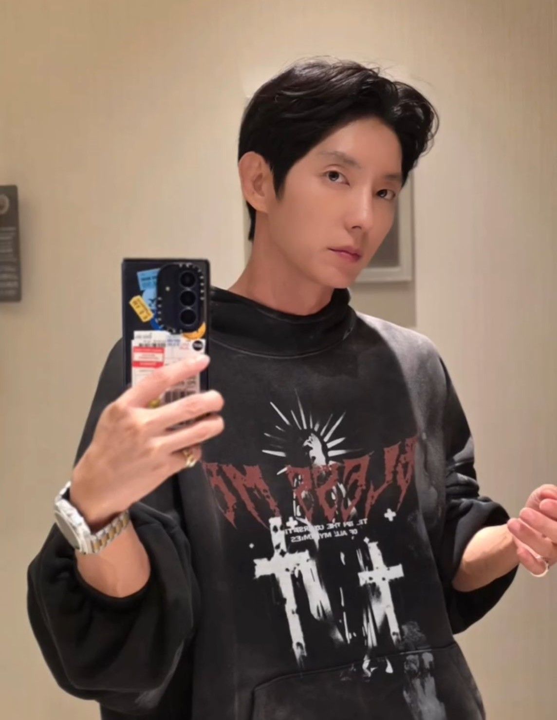 Behind-the-scenes cut of Lee Joongi