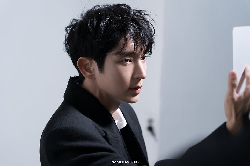 Behind-the-scenes cut of Lee Joongi