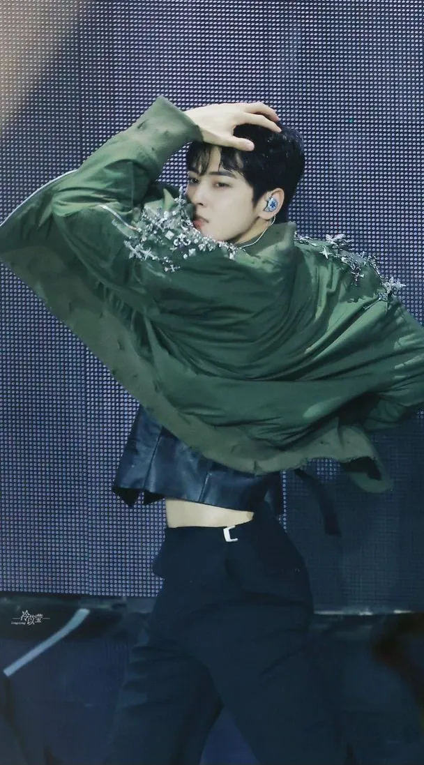 Latest photo of Cha Eunwoo