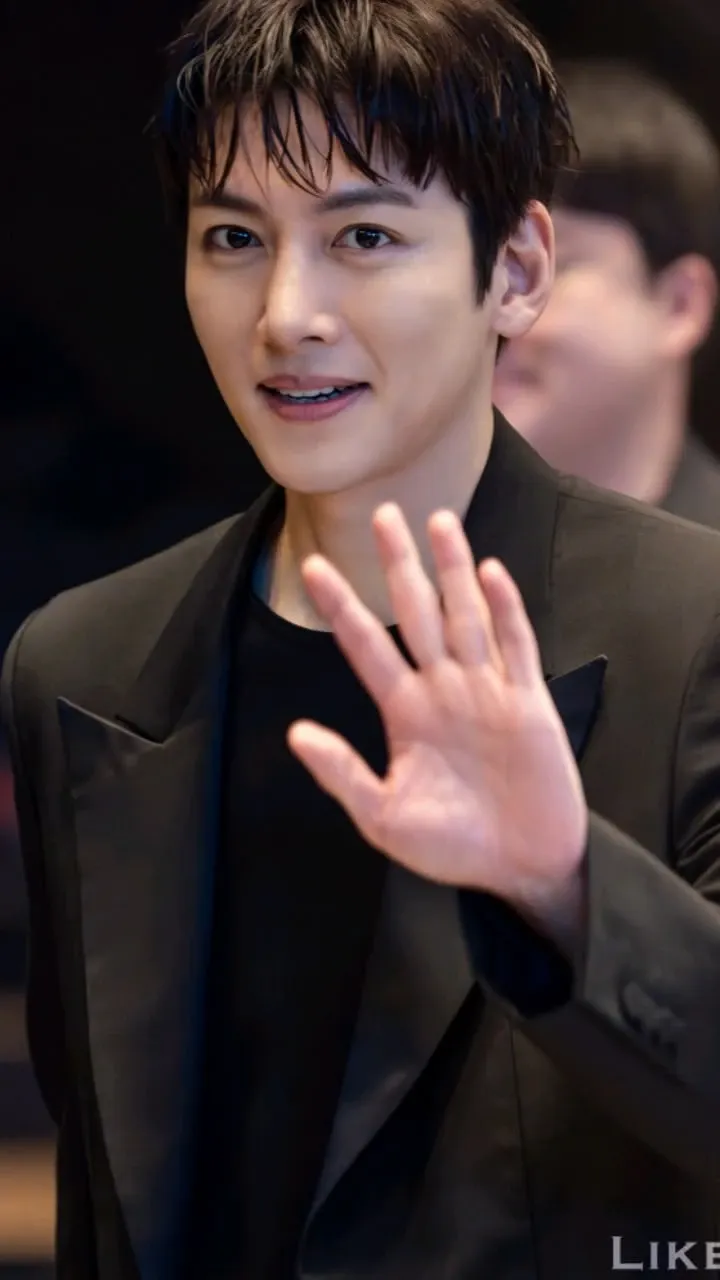Emotional wallpaper shared by fans for Ji Changwook