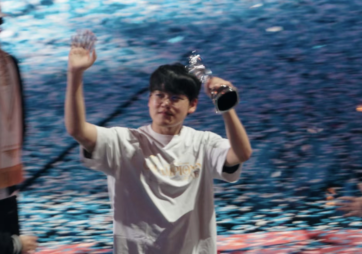 Behind-the-scenes cut of Gumayusi