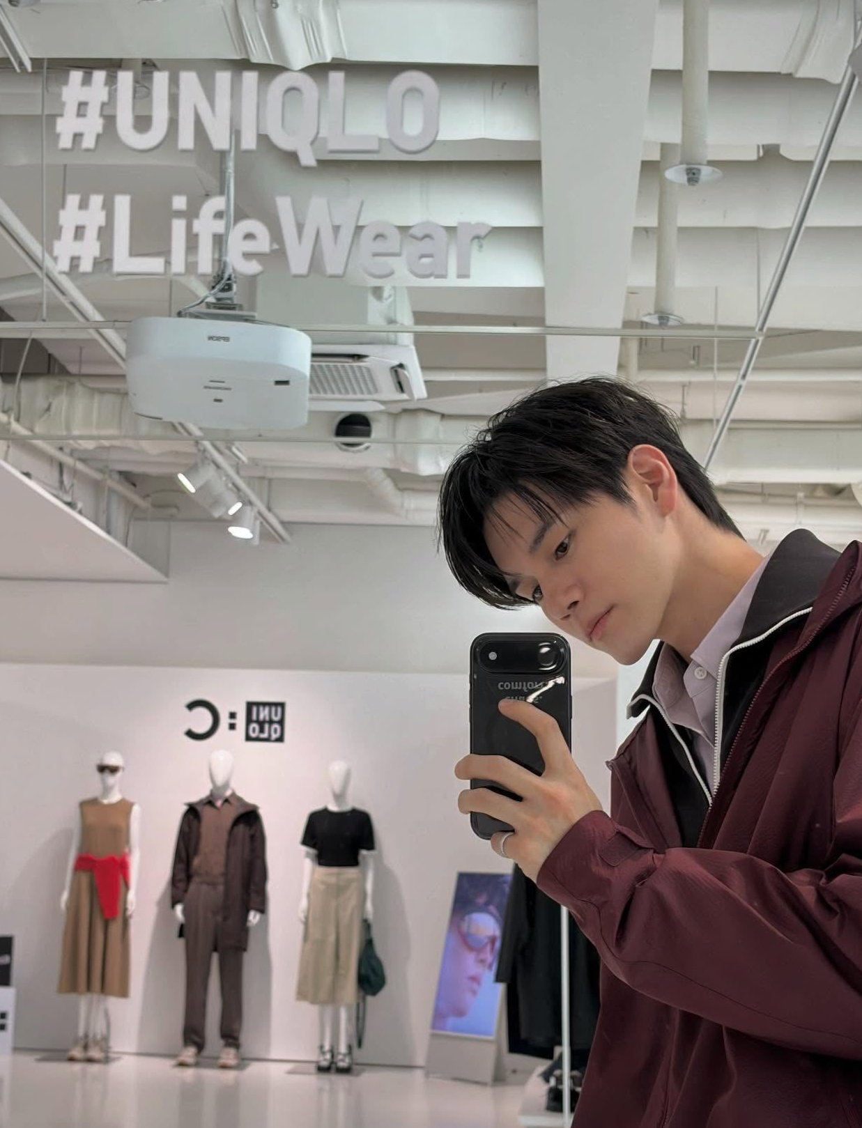 粉丝拍下的邕圣祐瞬间