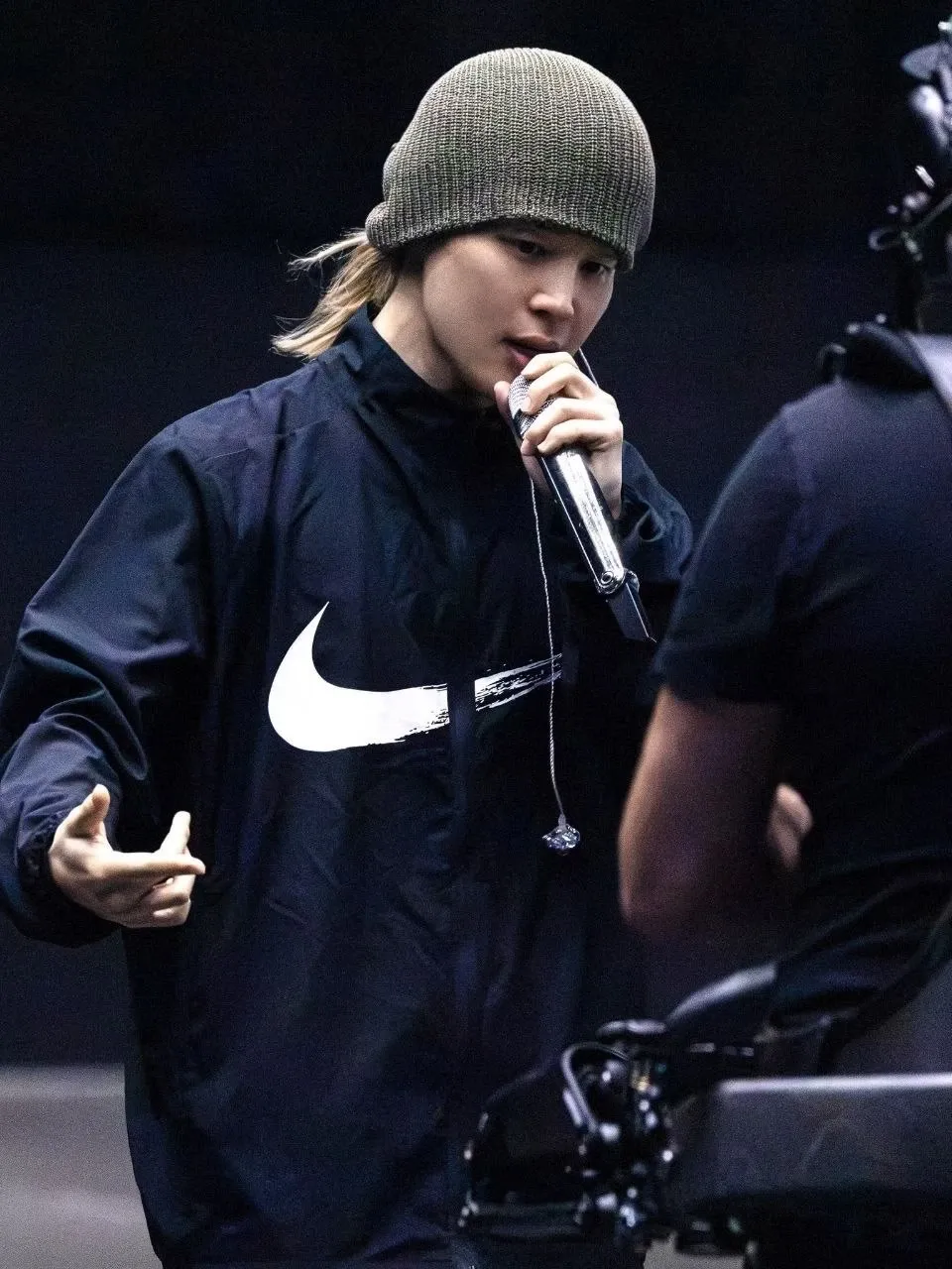Behind-the-scenes cut of Ha Jimin