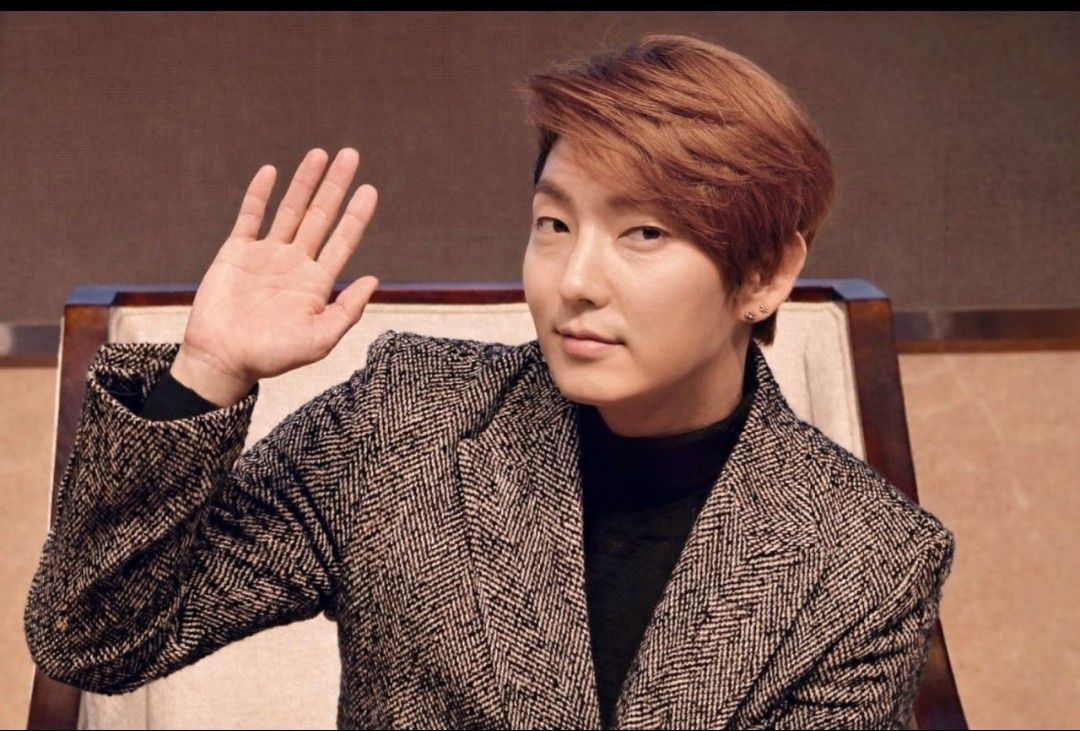 Behind-the-scenes cut of Lee Joongi