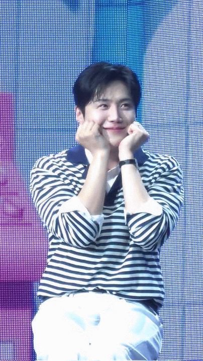 A moment captured by a fan of Kim Seonho