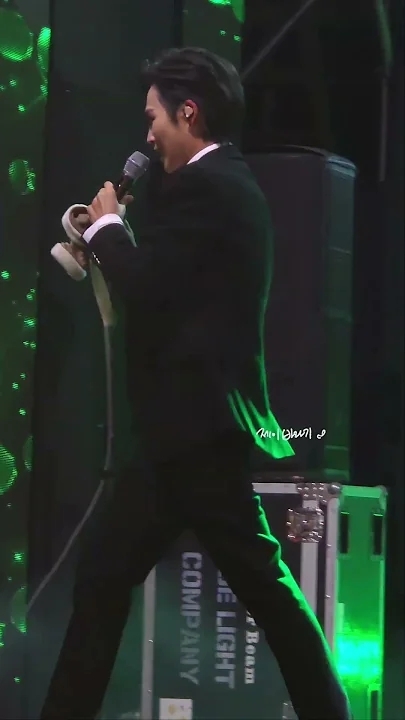 Emotional wallpaper shared by fans for Kim Heejae