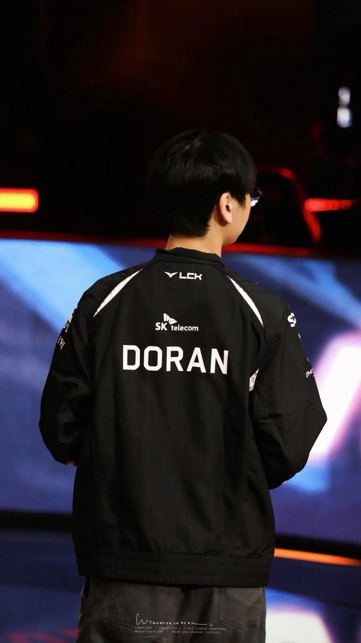 Emotional wallpaper shared by fans for Doran