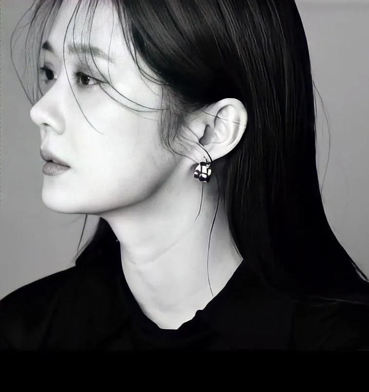 Recent activity shot of Jang Nara