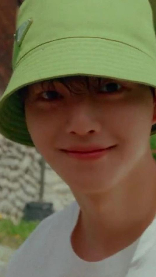 Latest photo of Song Kang