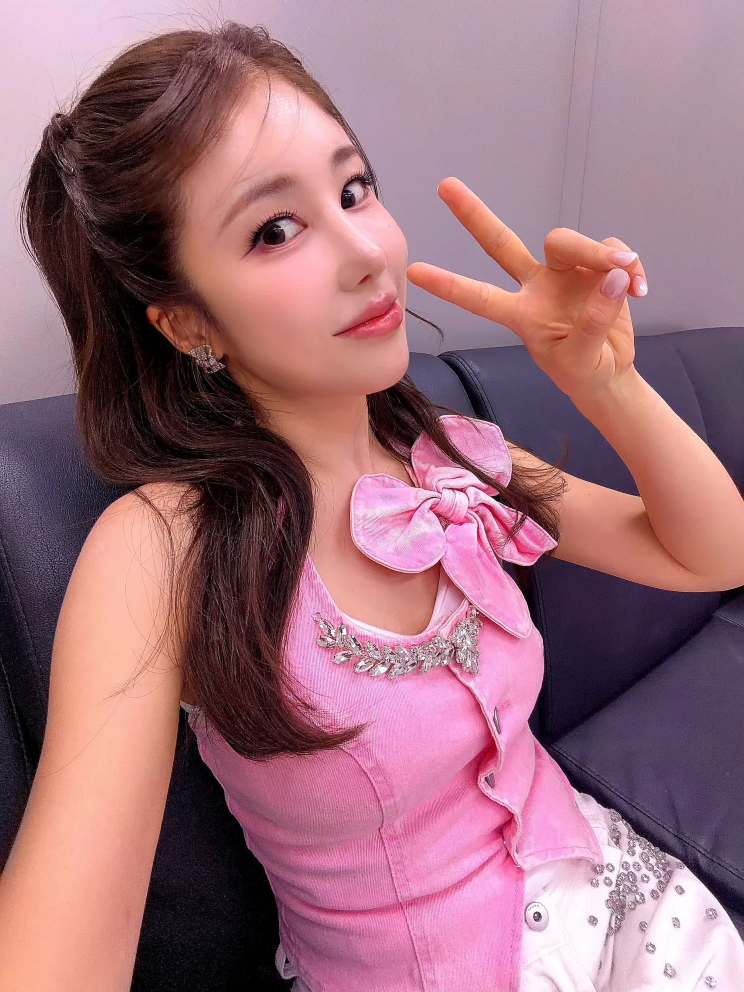 Behind-the-scenes cut of Kim Soyou