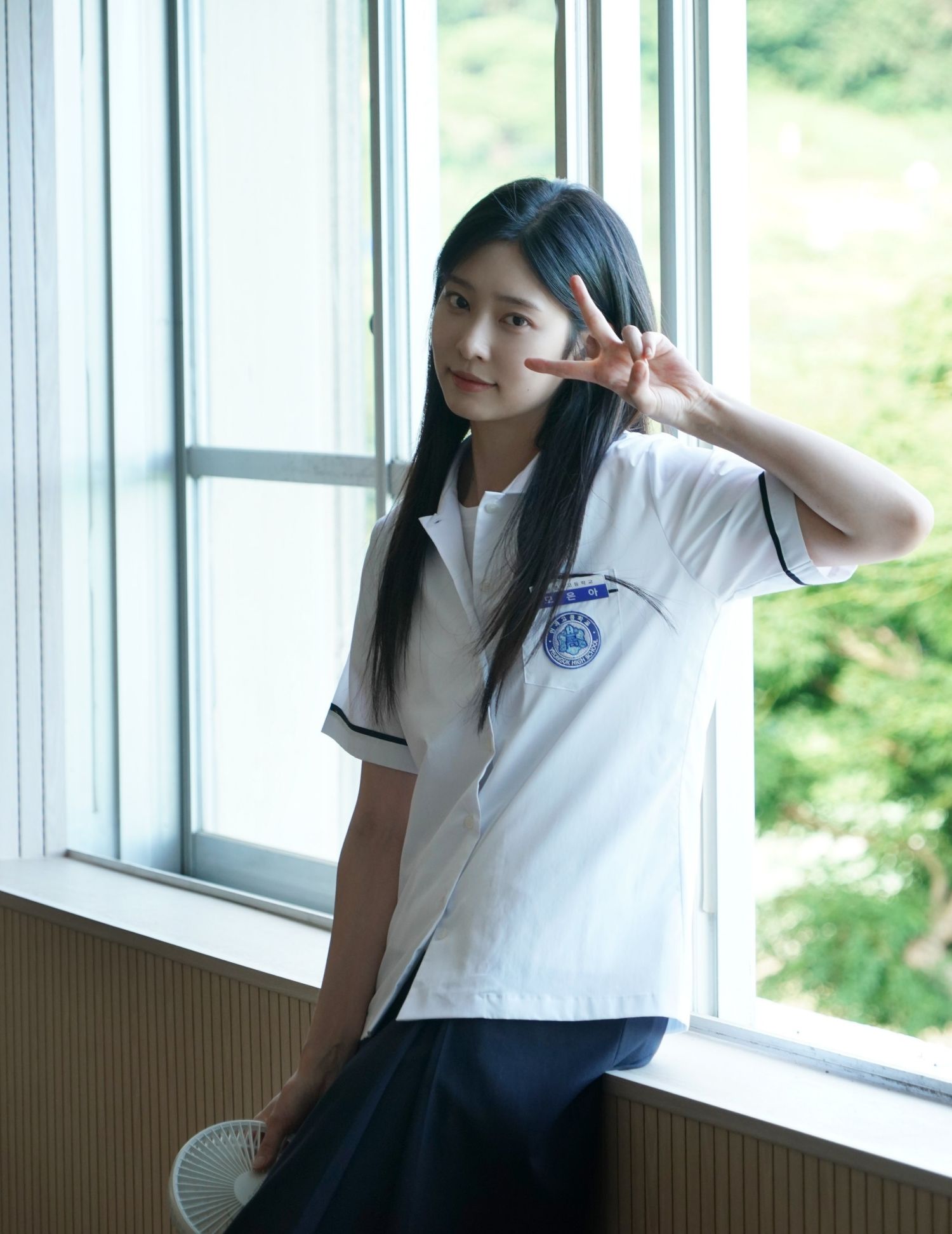 Behind-the-scenes cut of Kim Minju