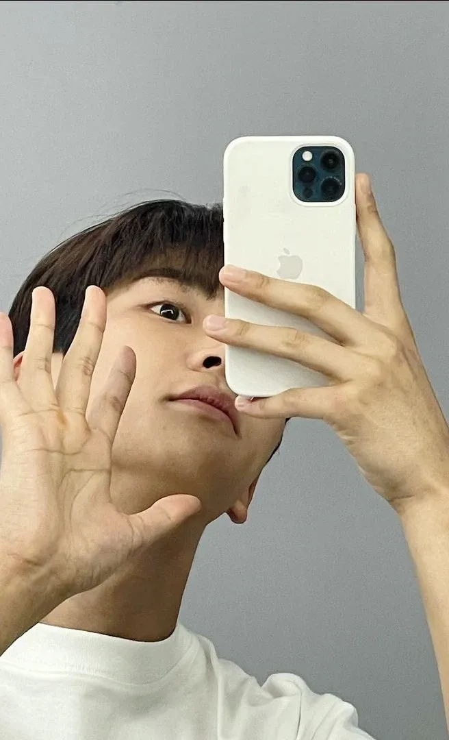 Foto kegiatan terbaru dari Rowoon