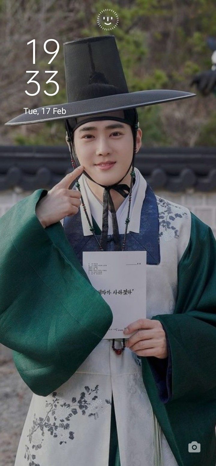 Behind-the-scenes cut of Suho