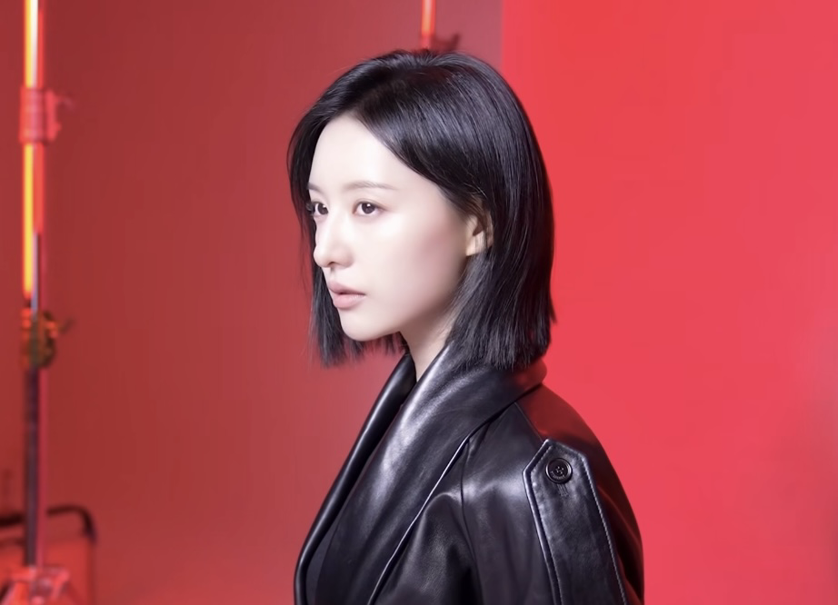 Behind-the-scenes cut of Kim Jiwon