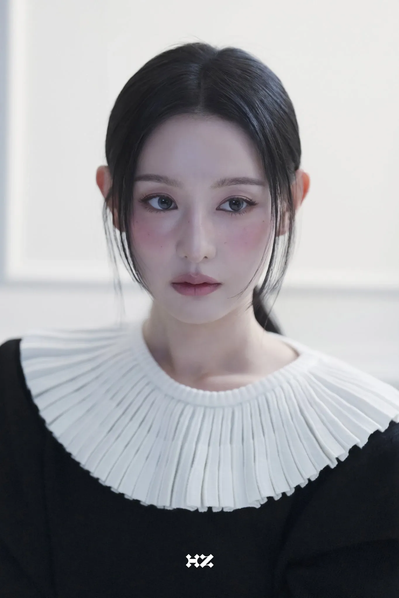 Behind-the-scenes cut of Kim Jiwon