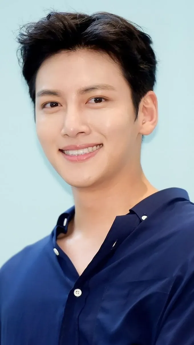 Behind-the-scenes cut of Ji Changwook