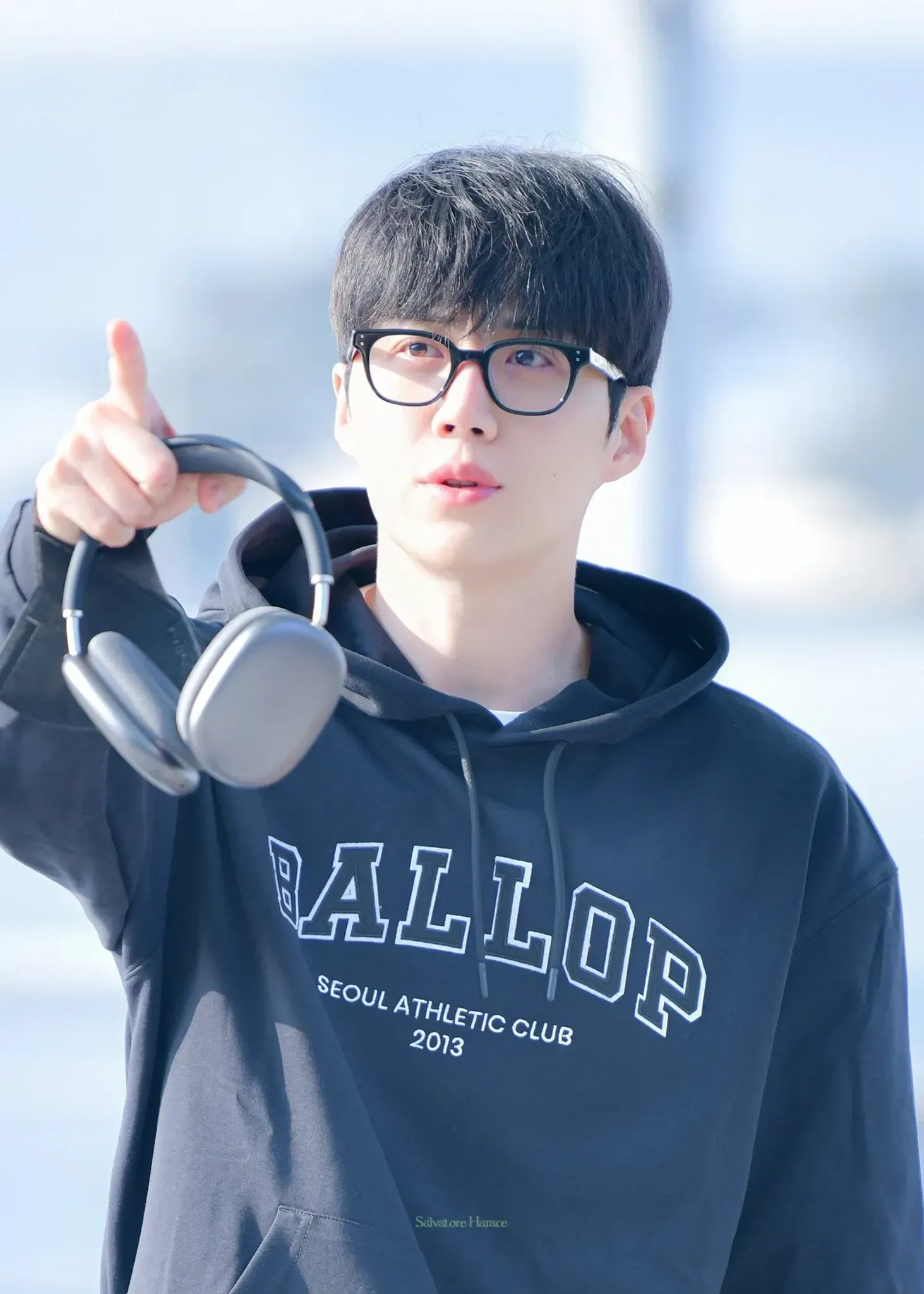 Behind-the-scenes cut of Kim Seonho