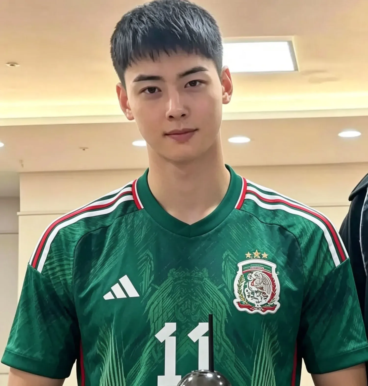 Behind-the-scenes cut of Cha Eunwoo