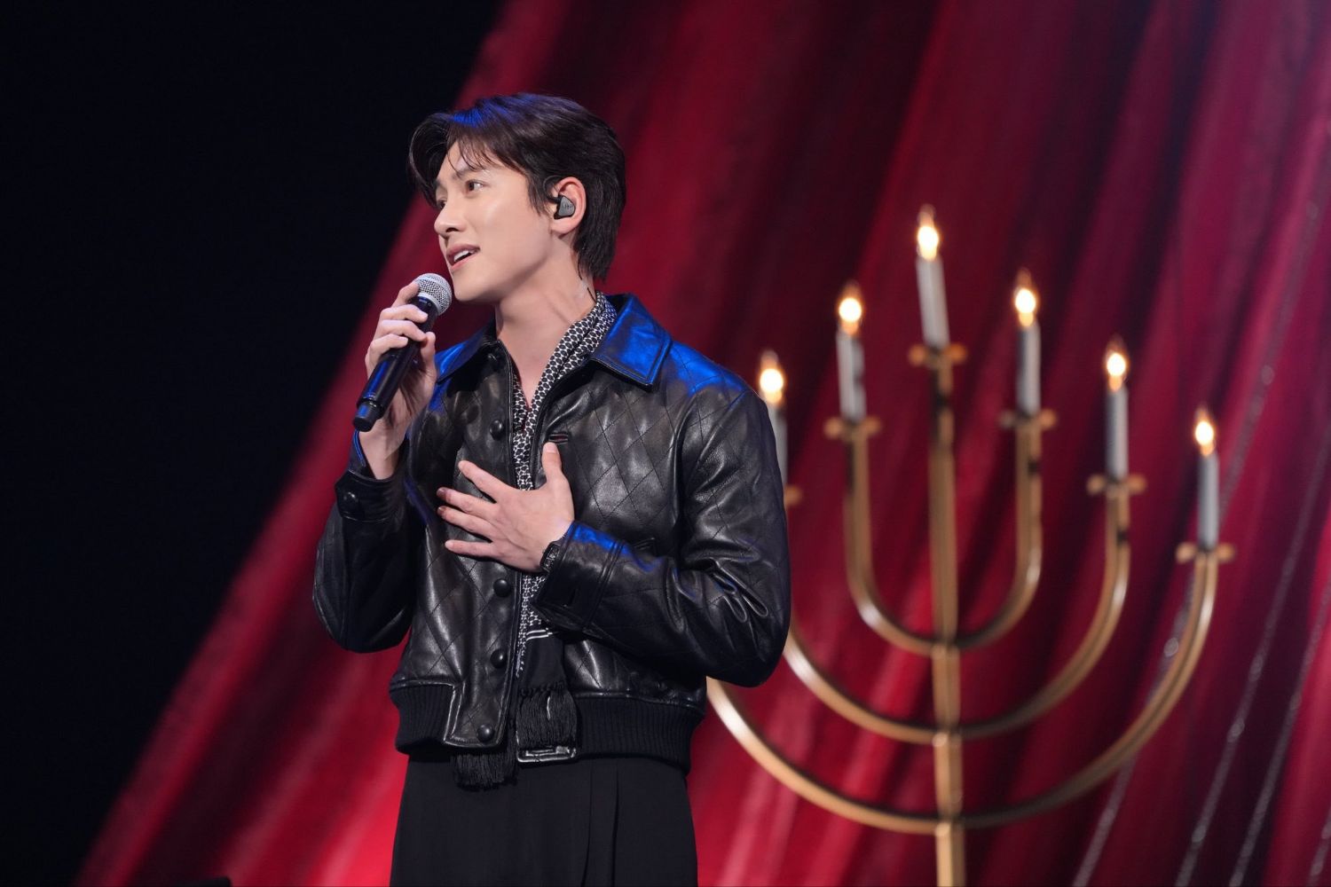 粉丝拍下的池昌旭瞬间