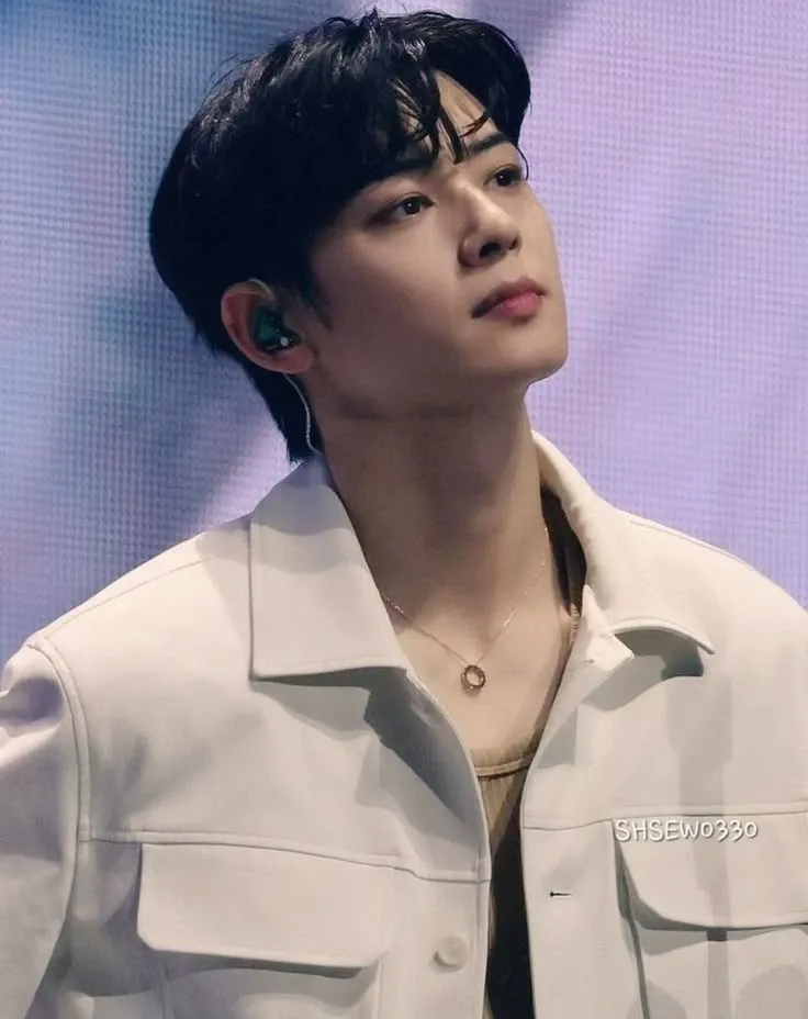 Recent activity shot of Cha Eunwoo